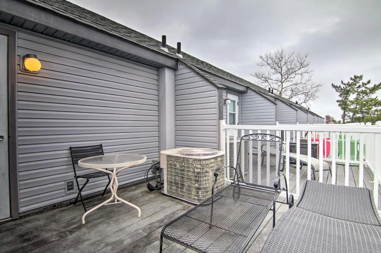 Bayside Ocean City Townhome Less Than 1 Mi To Beaches! Holiday home